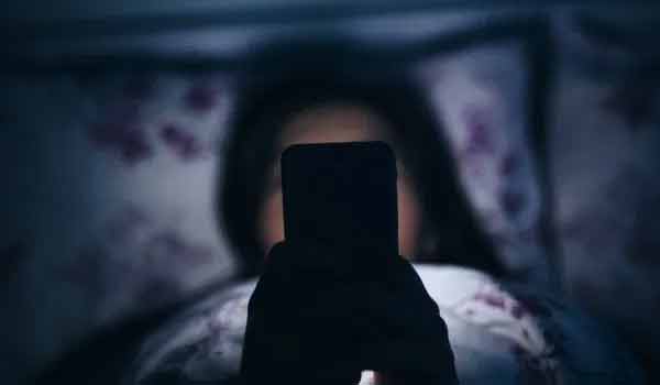 स्मार्ट फ़ोन दे रहा हैं सुपर स्मार्ट बीमारियाँ, जाने कैसे?