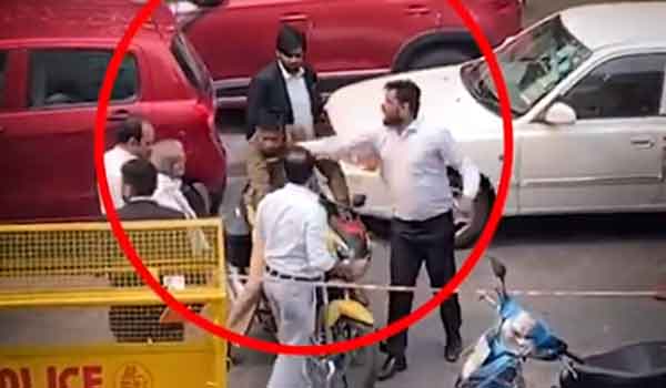 मांगो पर आश्वासन से खत्म हुआ पुलिस वालो का धरना