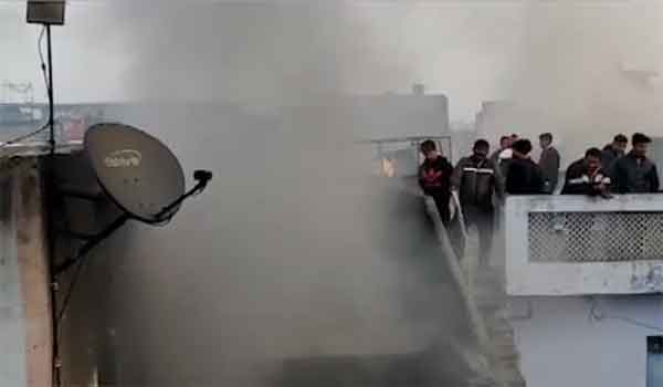 दिल्ली के अनाज मंडी में आग से अबतक 32 मरे